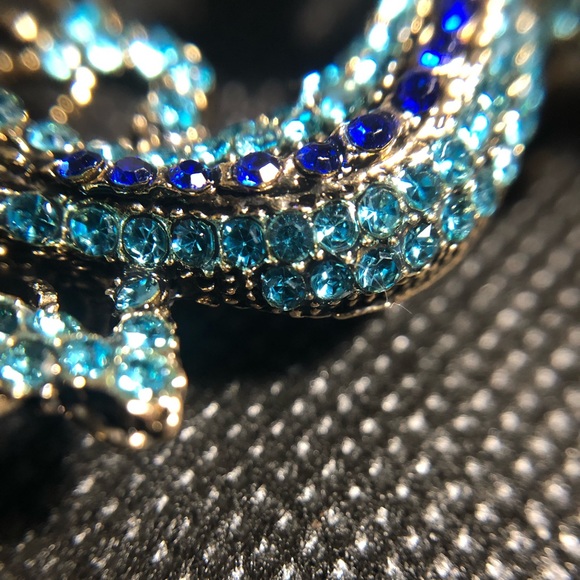 Women’s Rhinestone Lizard Brooch - Picture 3 of 6